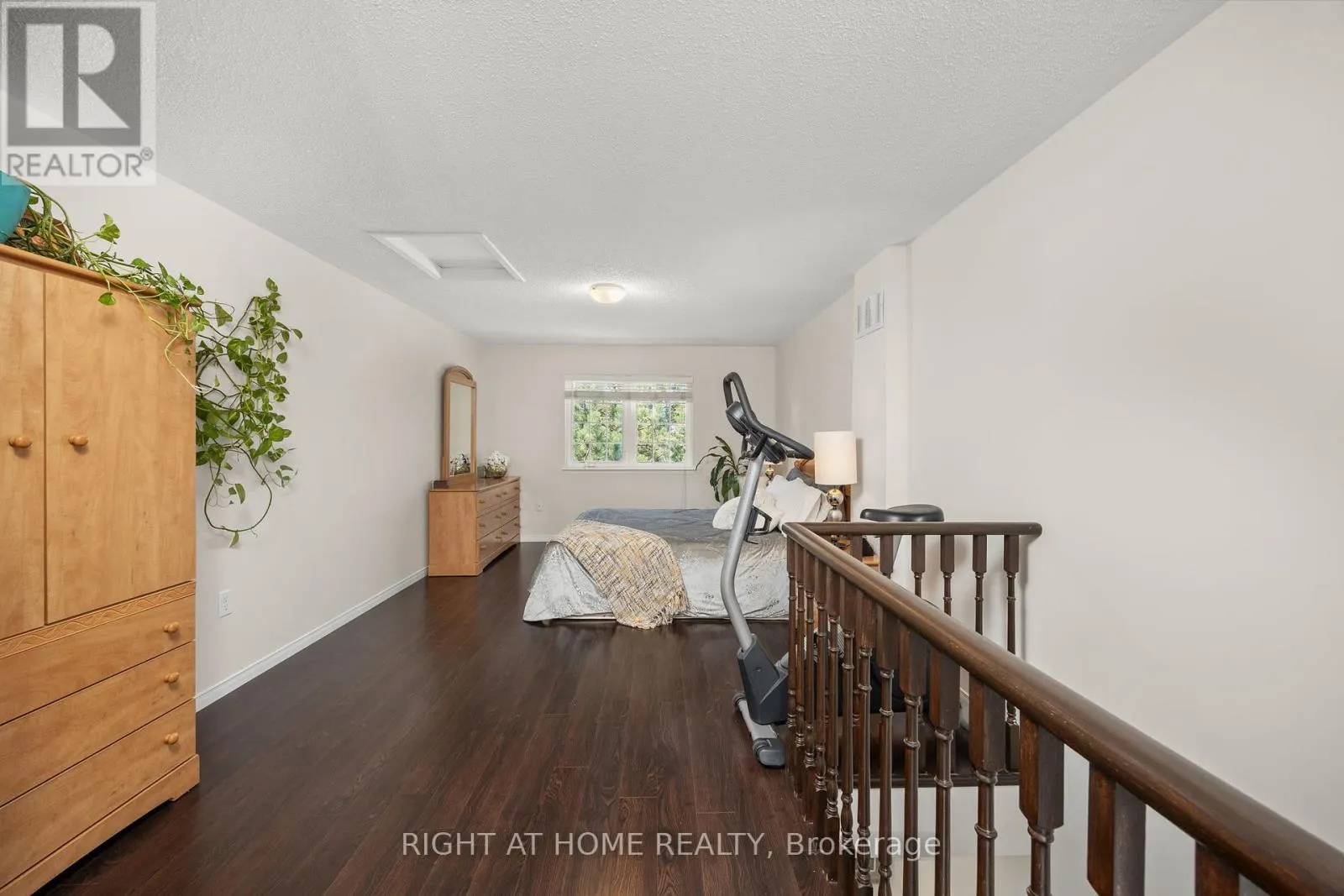 8 - 75 STRATHAVEN DRIVE