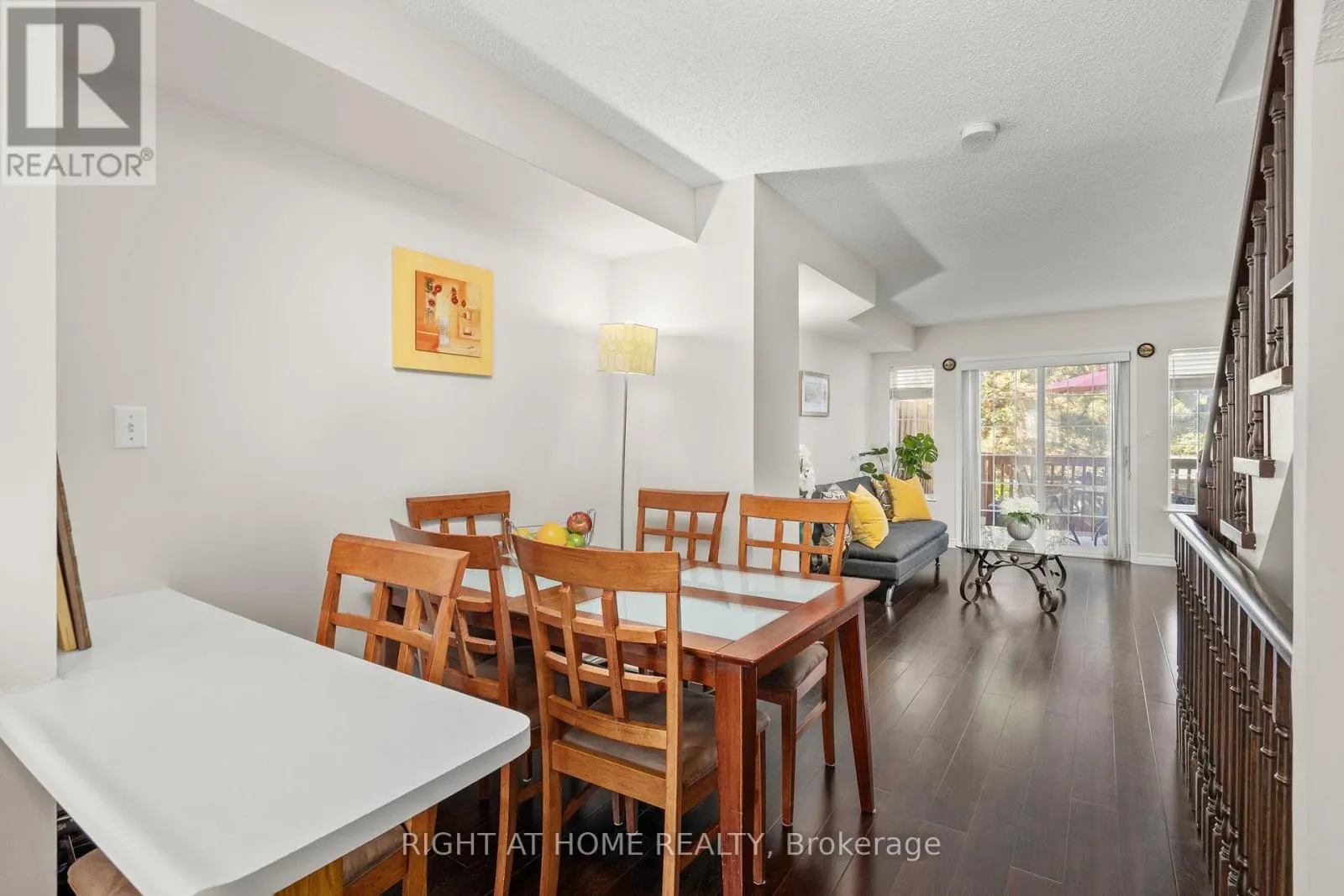 8 - 75 STRATHAVEN DRIVE