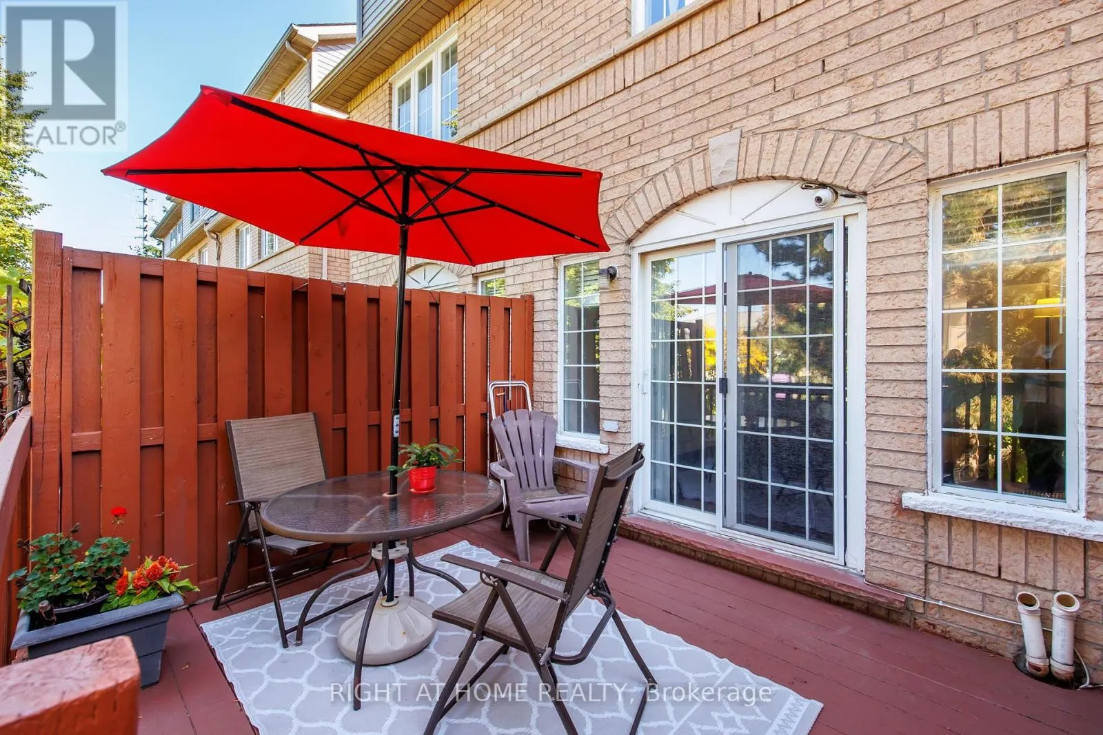 8 - 75 STRATHAVEN DRIVE
