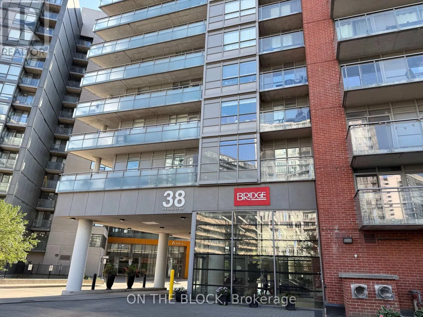 302 - 38 JOE SHUSTER WAY