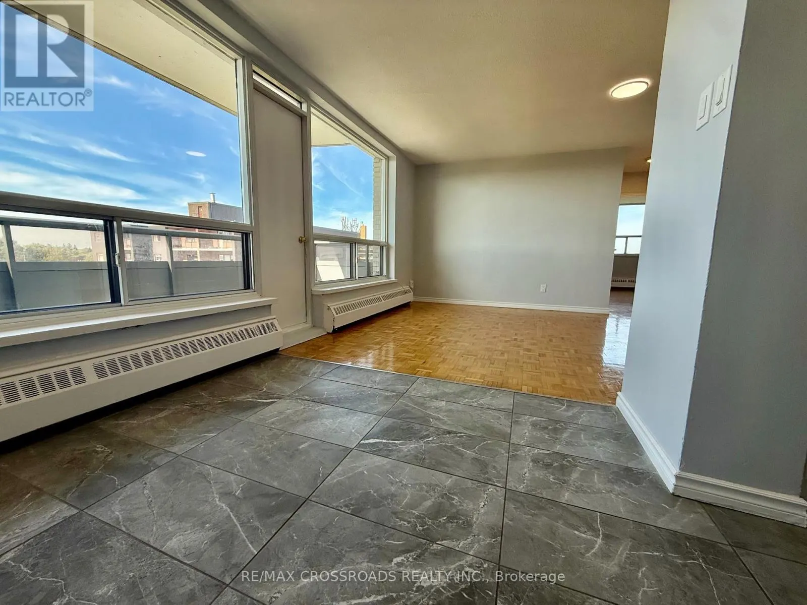 701 - 363 LAKESHORE ROAD E