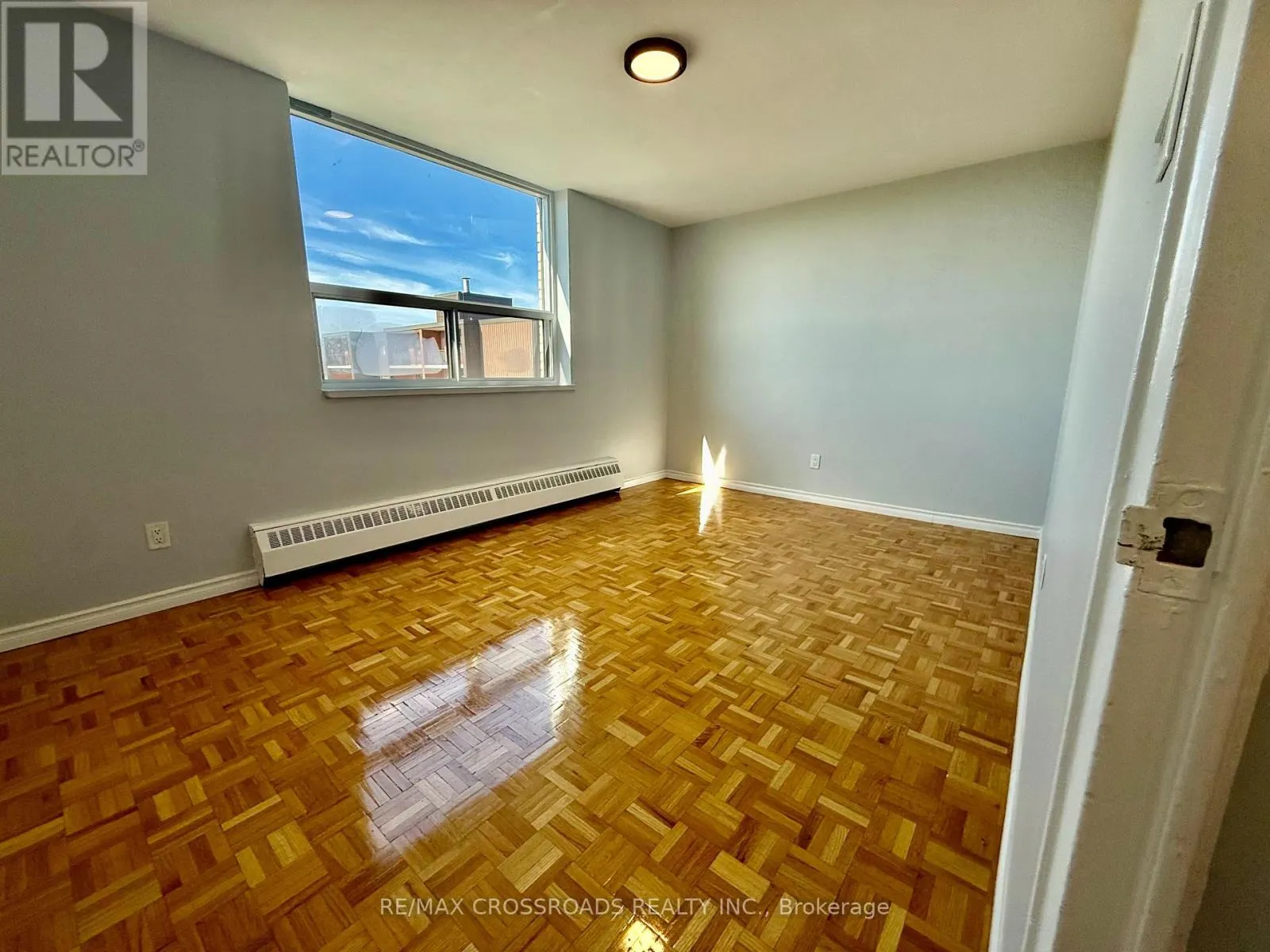 701 - 363 LAKESHORE ROAD E