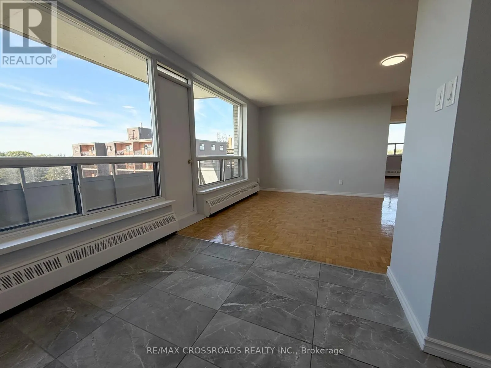 701 - 363 LAKESHORE ROAD E