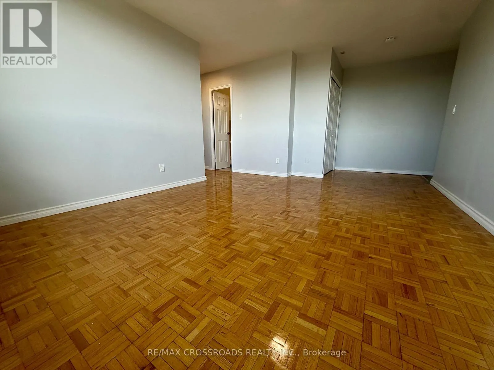 701 - 363 LAKESHORE ROAD E