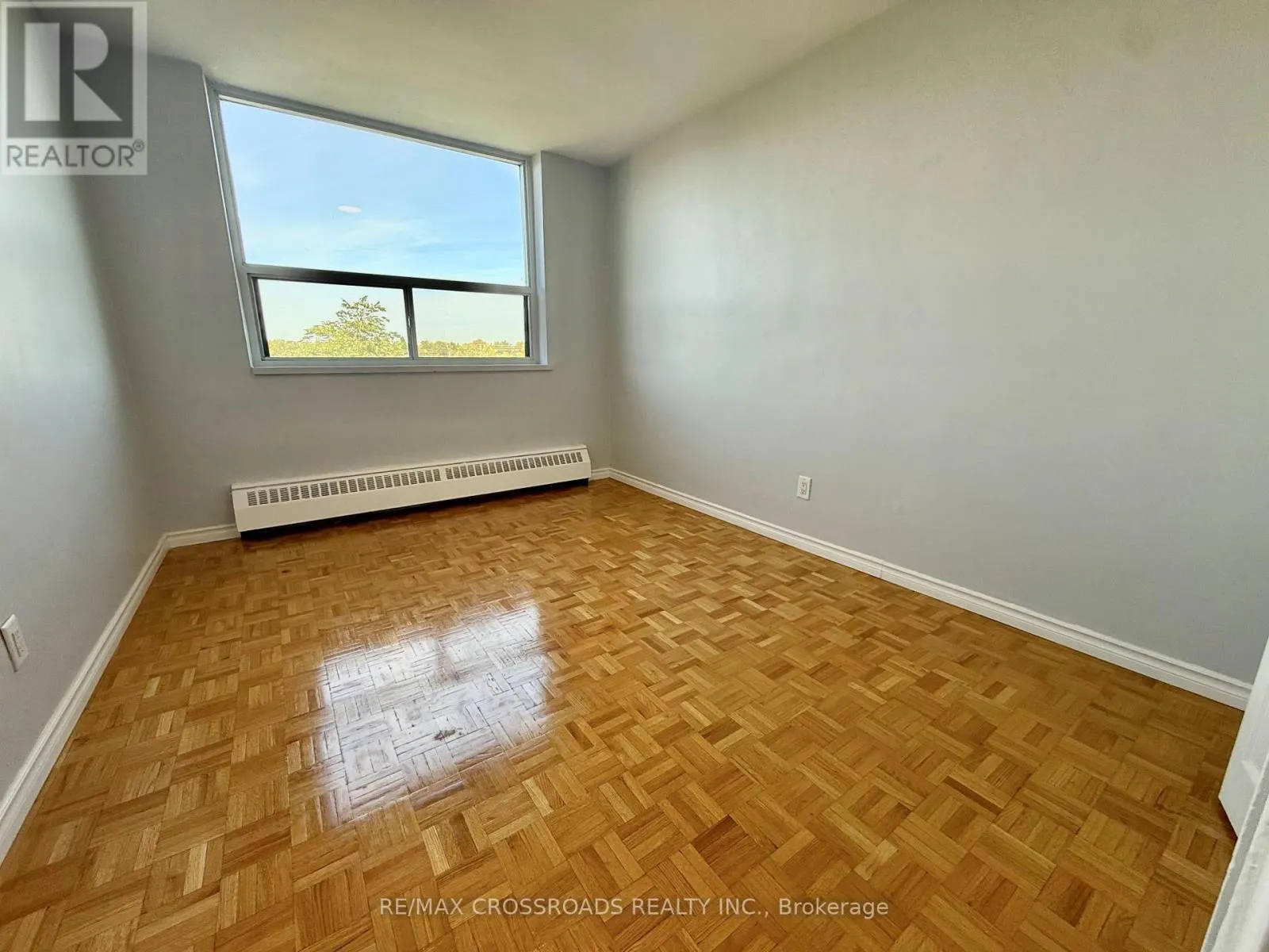 701 - 363 LAKESHORE ROAD E