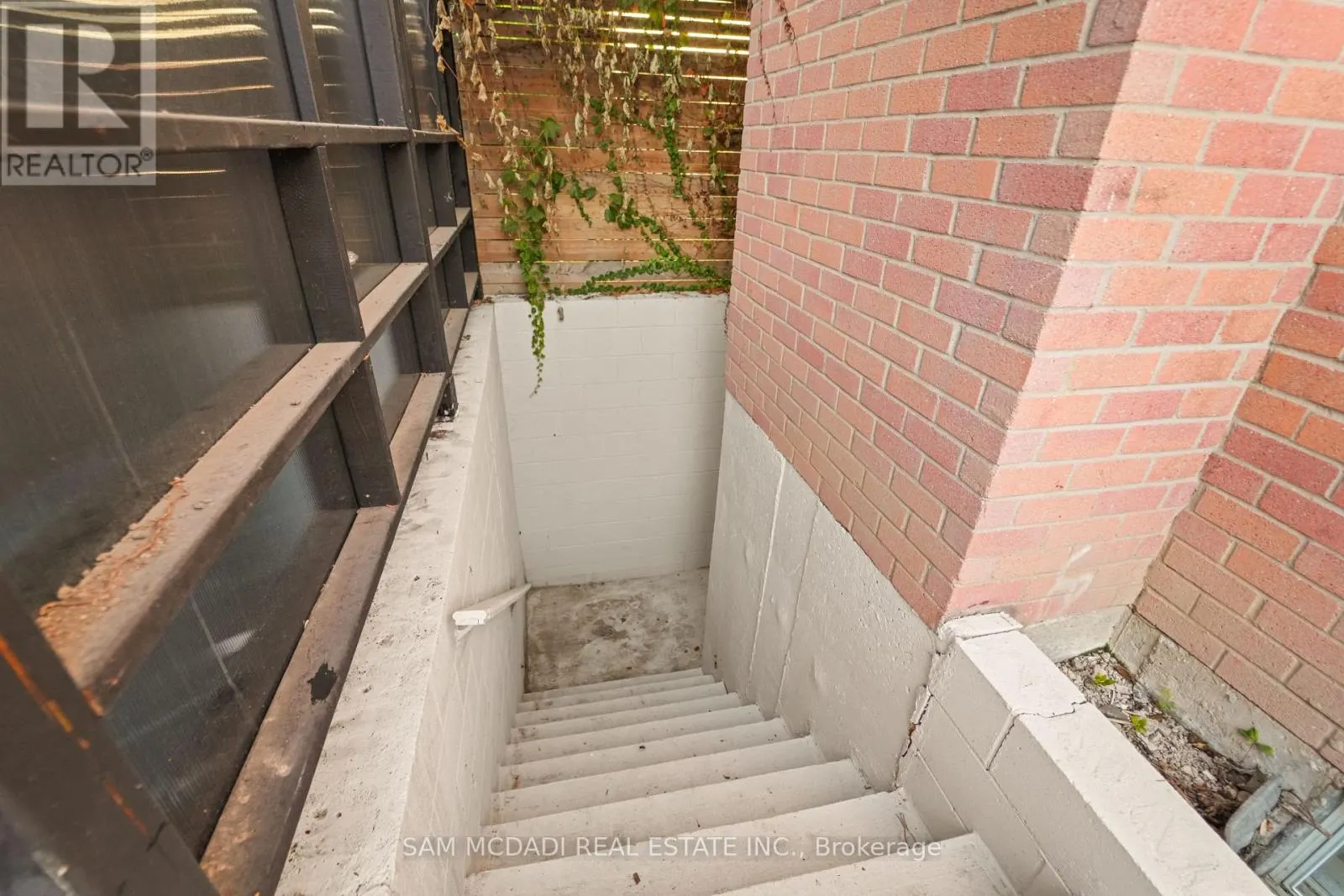 1409 LEFKAS COURT