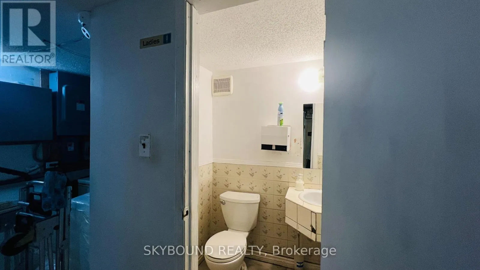 1 - 1772 ST CLAIR AVENUE W