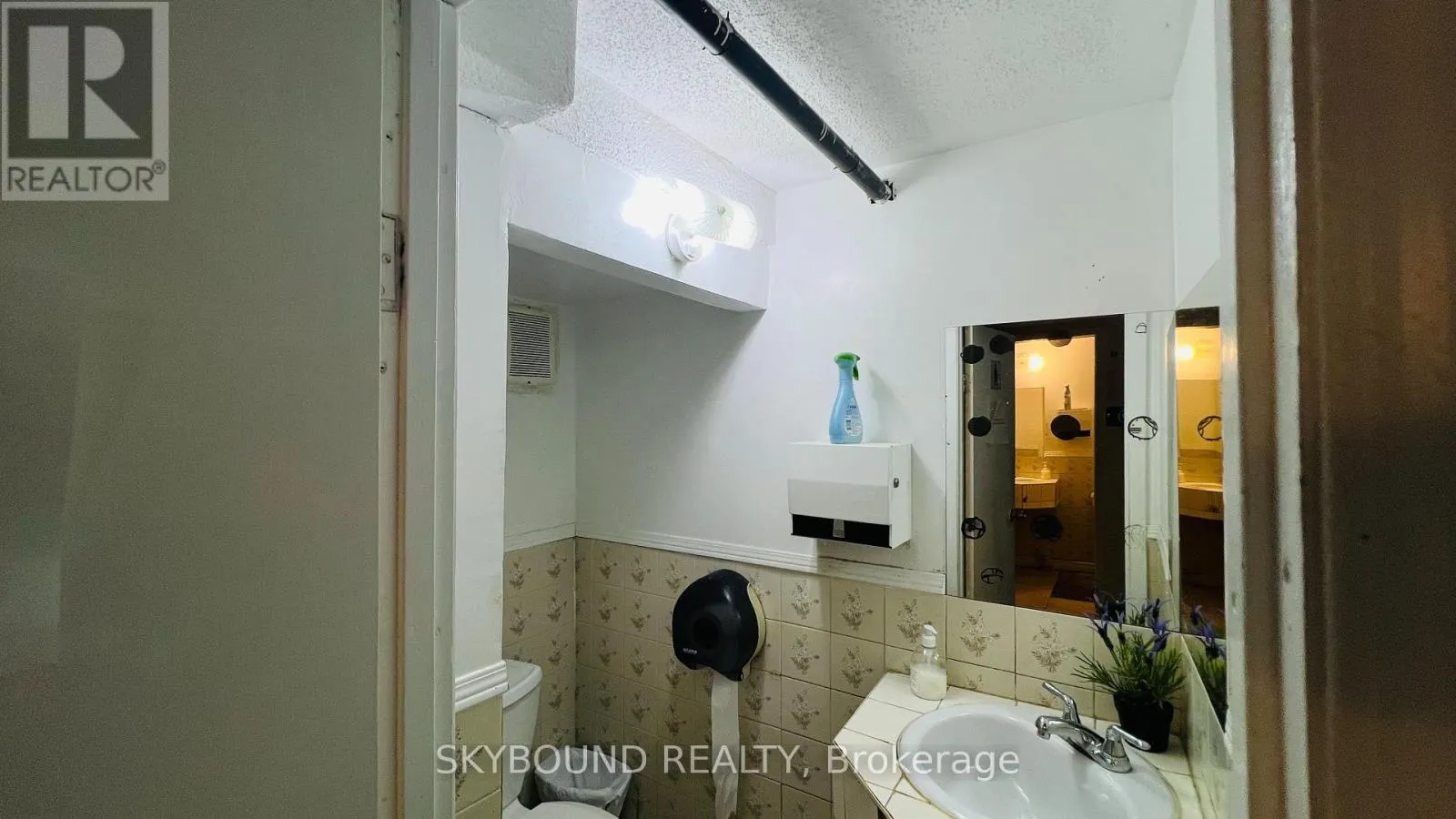 1 - 1772 ST CLAIR AVENUE W