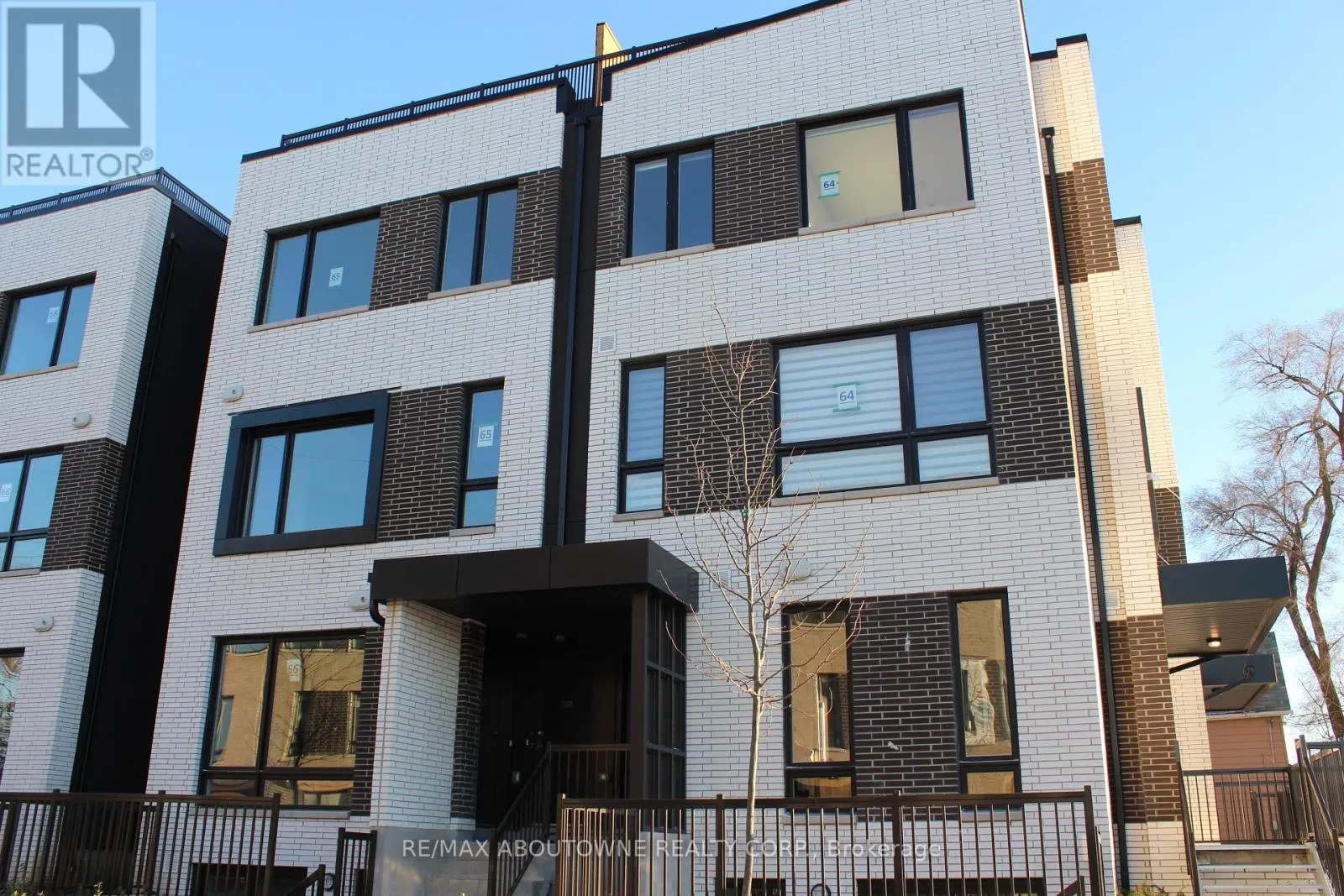 16 - 40 ED CLARK GARDENS BOULEVARD