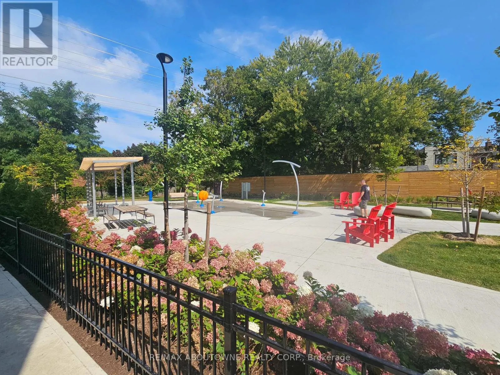 16 - 40 ED CLARK GARDENS BOULEVARD