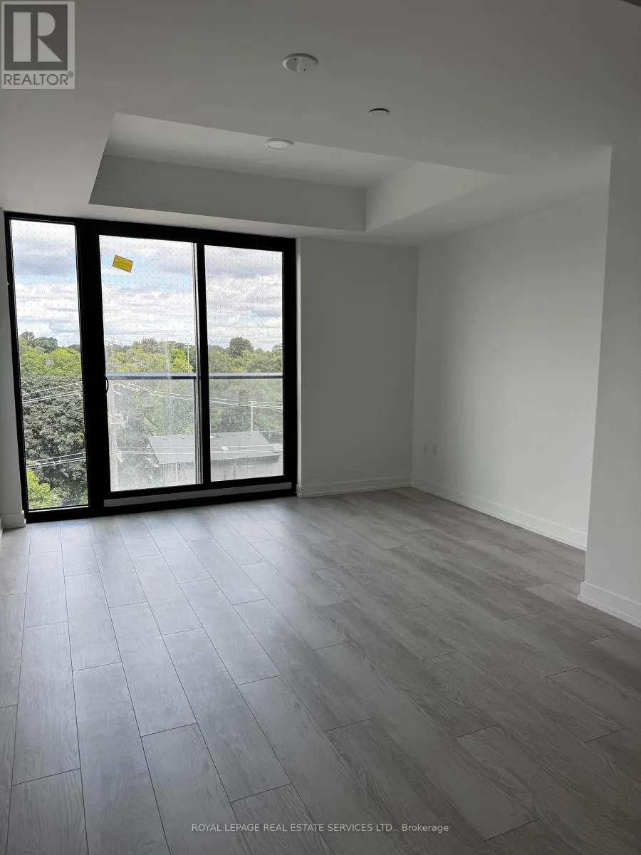 608 - 801 THE QUEENSWAY