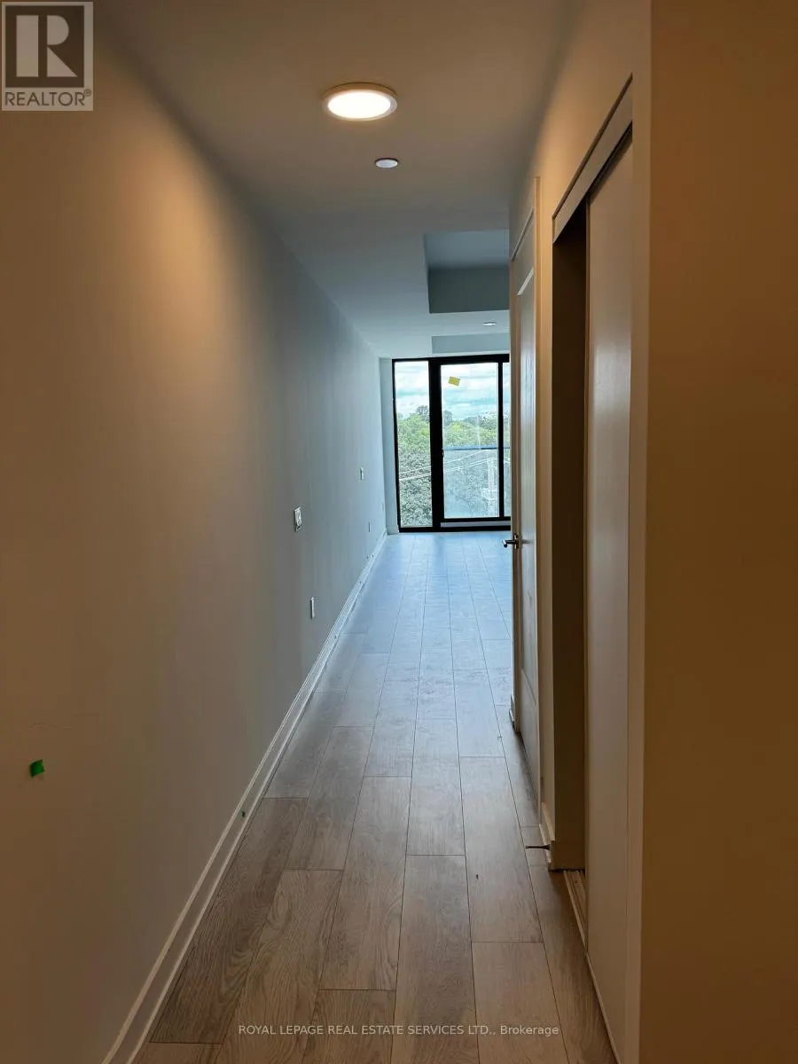 608 - 801 THE QUEENSWAY