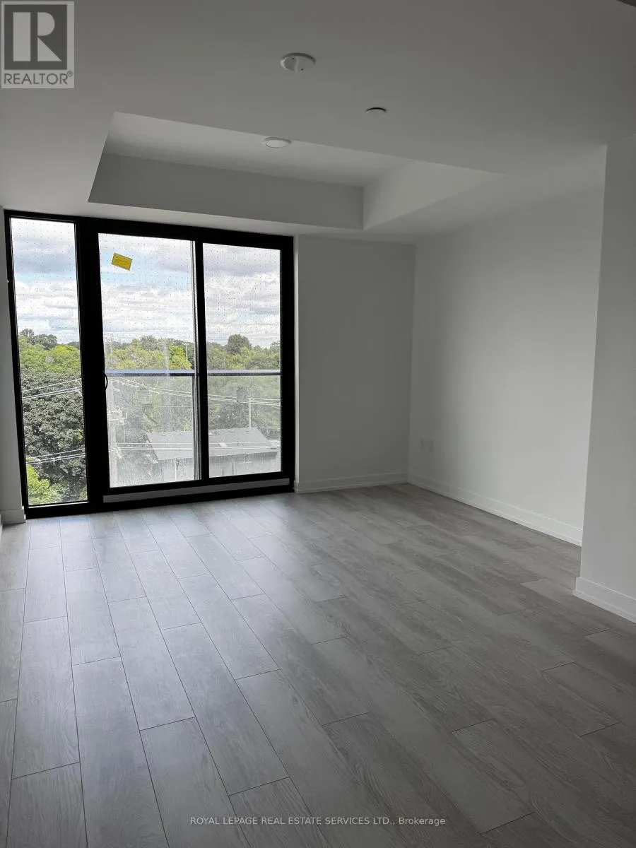 608 - 801 THE QUEENSWAY