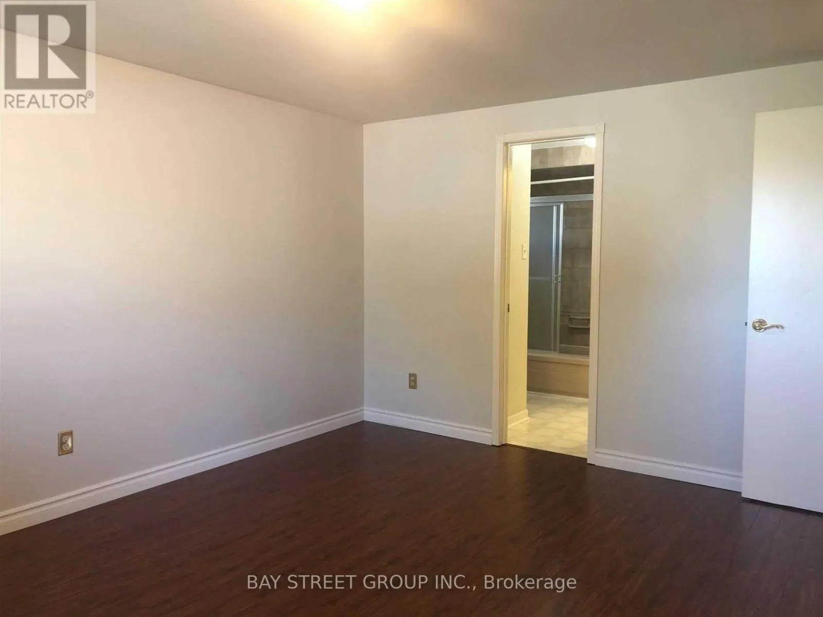 UPPER - 641 EAGLEMOUNT CRESCENT