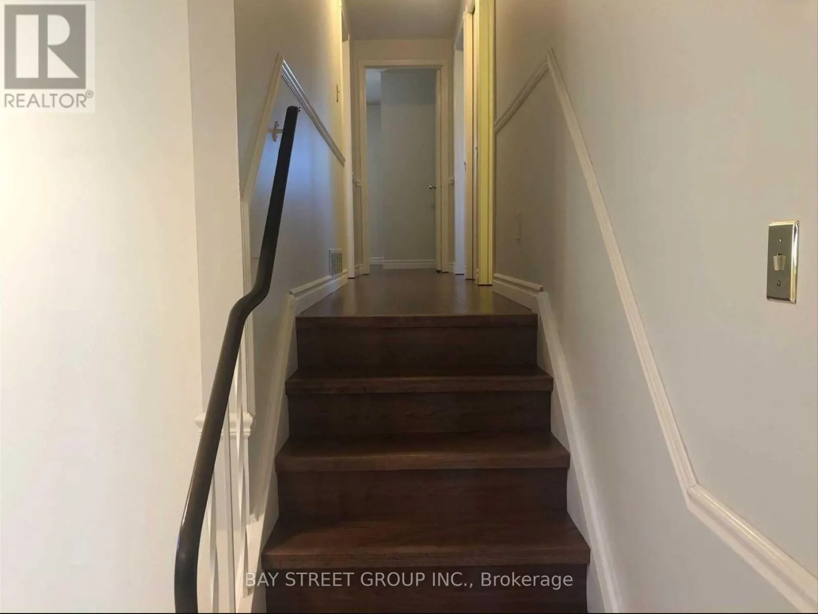 UPPER - 641 EAGLEMOUNT CRESCENT