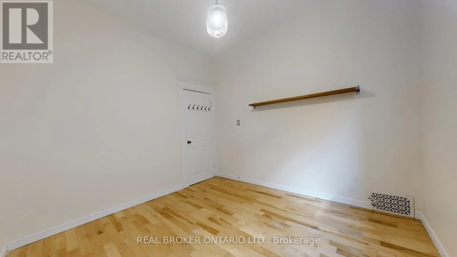 UPPER - 1016 BLOOR STREET W