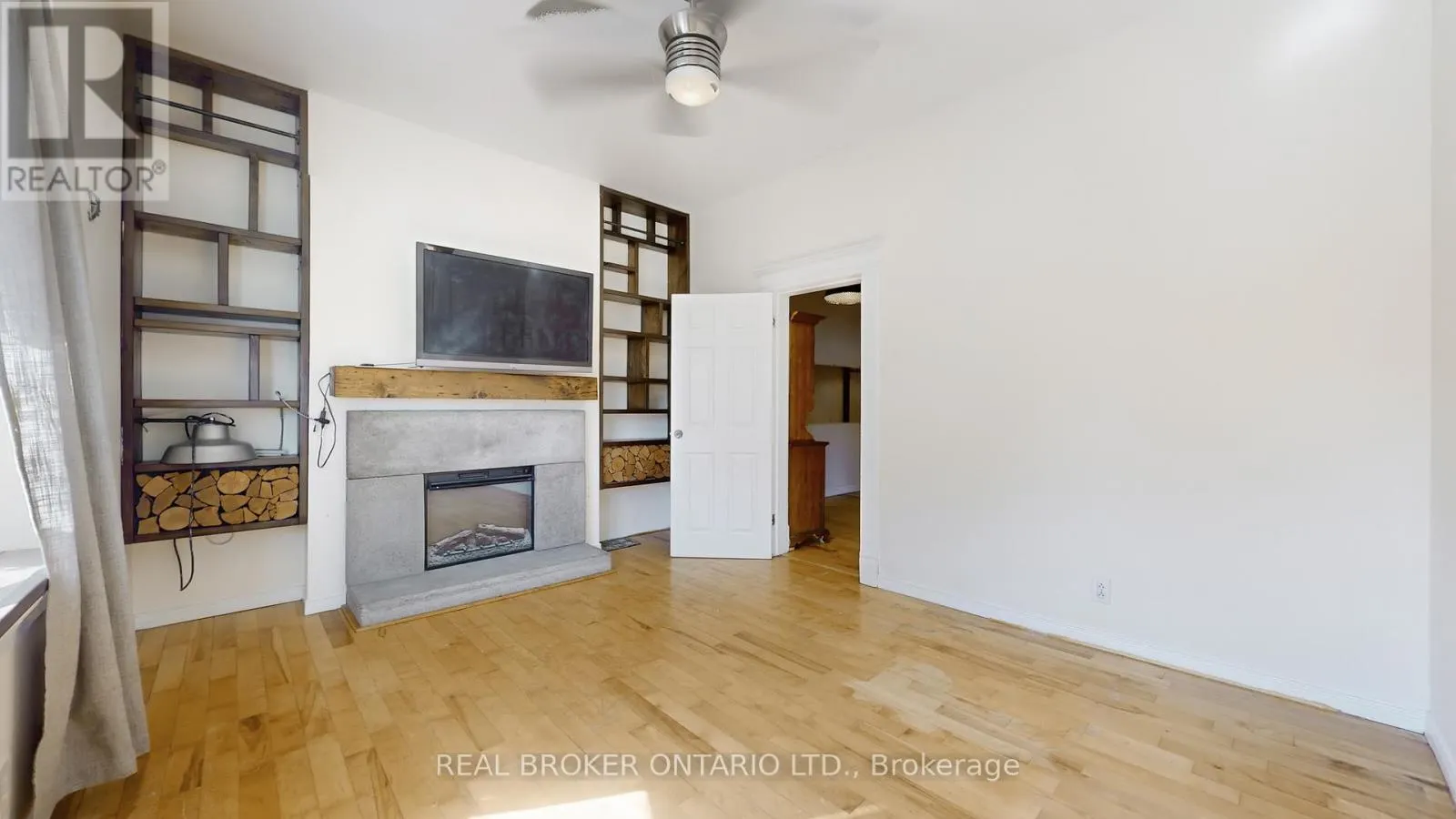 UPPER - 1016 BLOOR STREET W