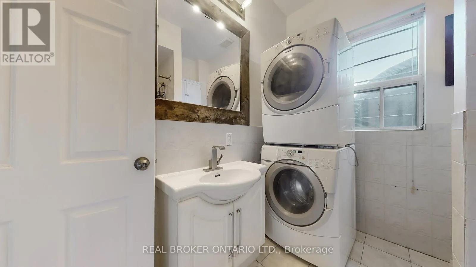 UPPER - 1016 BLOOR STREET W