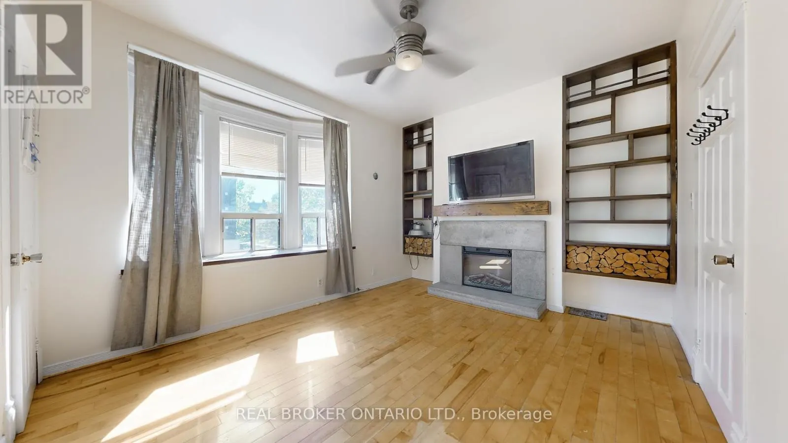 UPPER - 1016 BLOOR STREET W