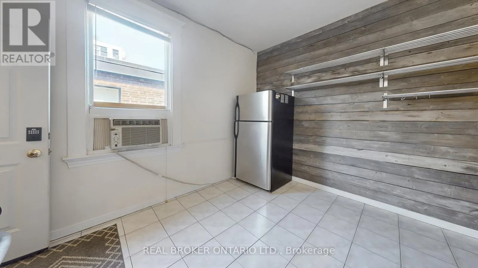 UPPER - 1016 BLOOR STREET W