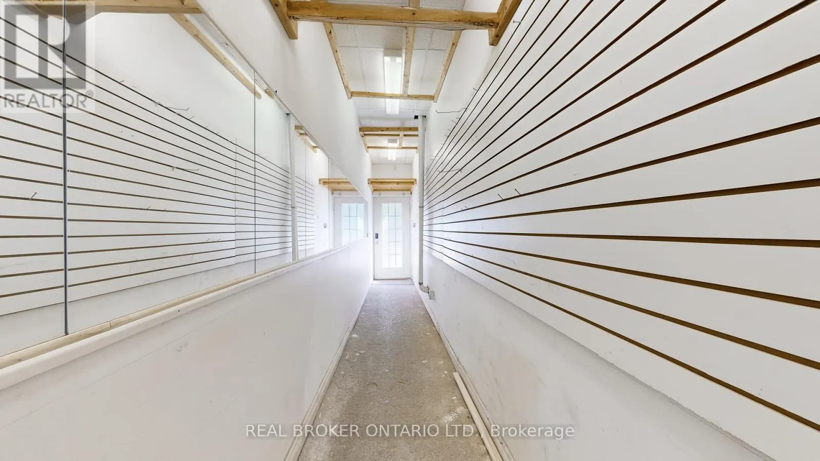 UPPER - 1016 BLOOR STREET W