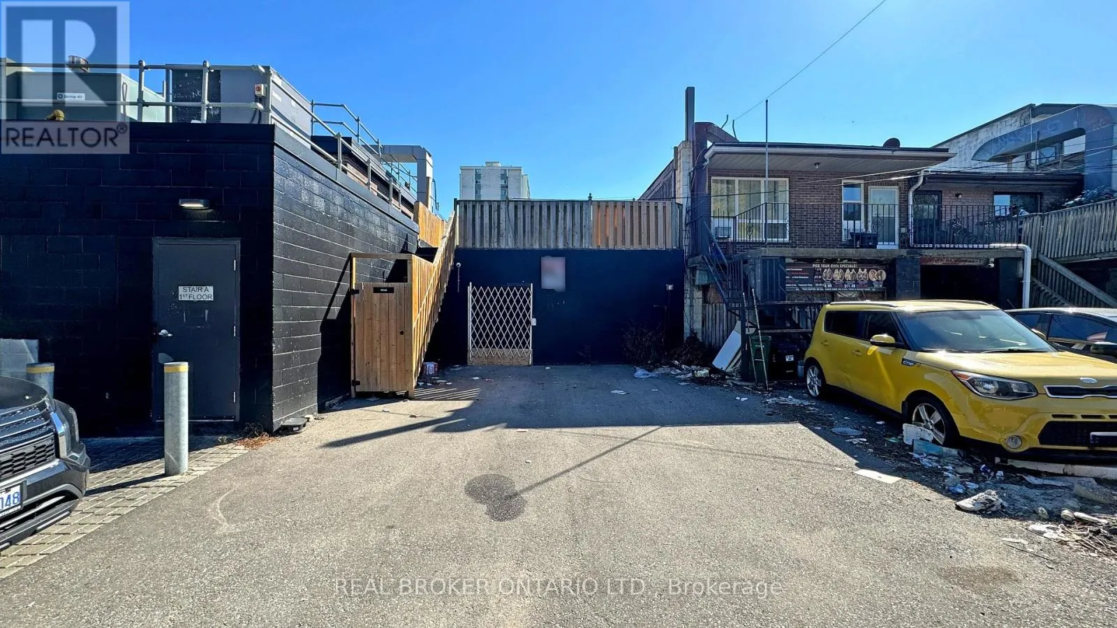 UPPER - 1016 BLOOR STREET W