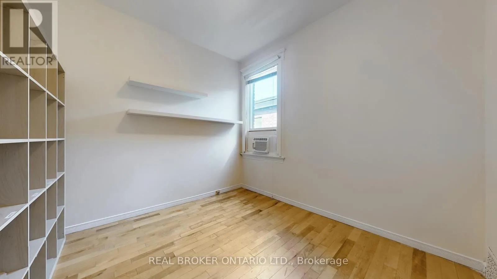 UPPER - 1016 BLOOR STREET W