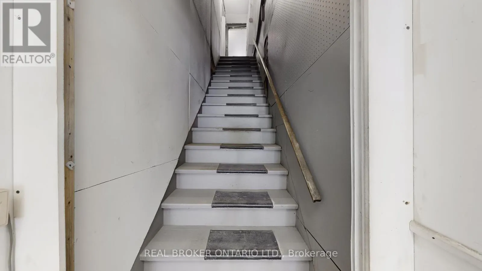 UPPER - 1016 BLOOR STREET W