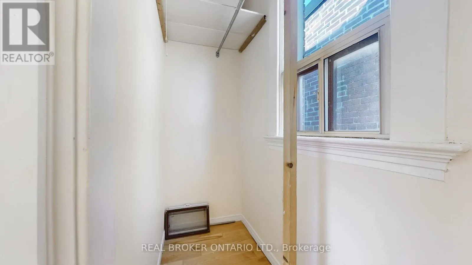 UPPER - 1016 BLOOR STREET W