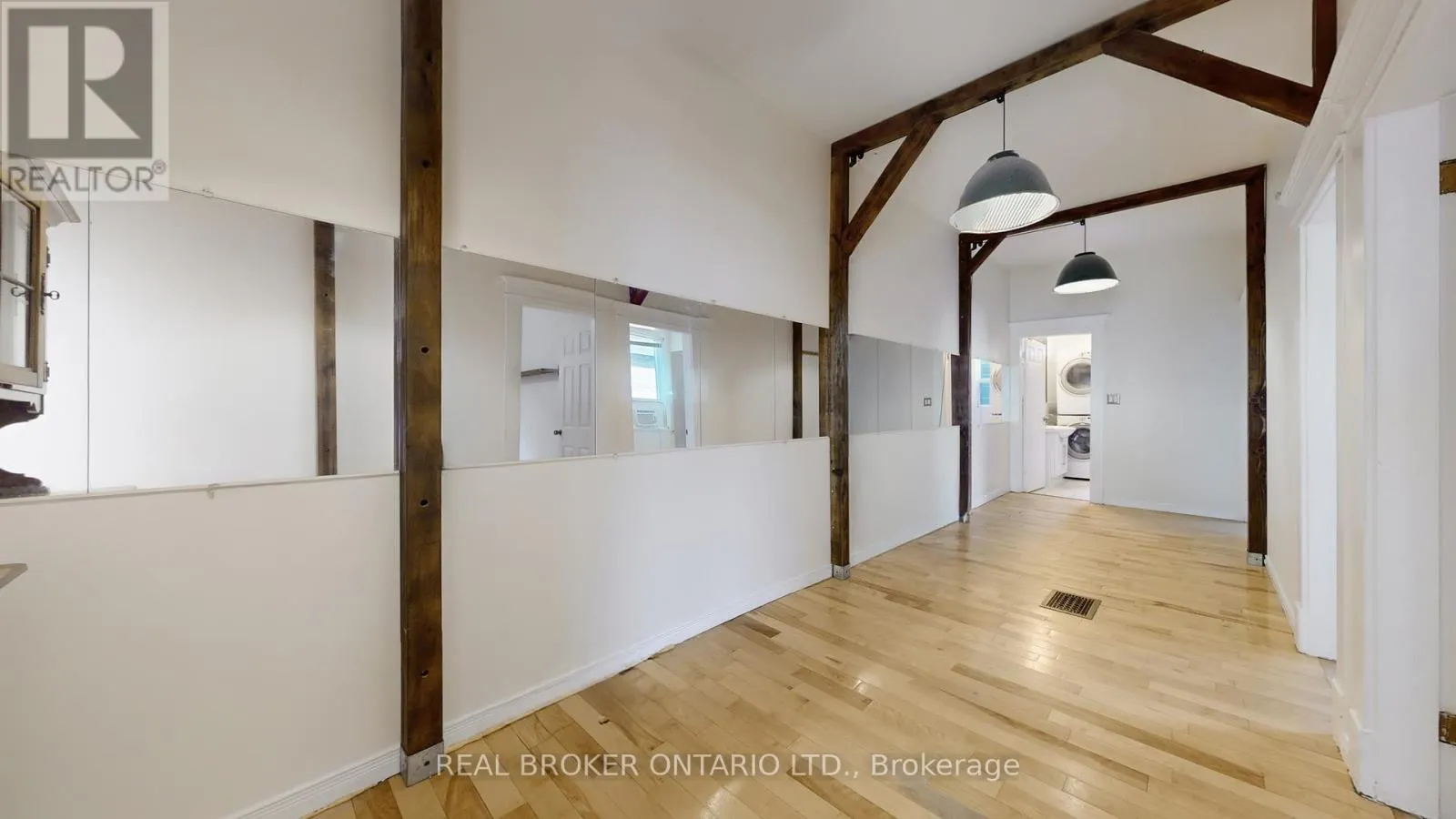 UPPER - 1016 BLOOR STREET W