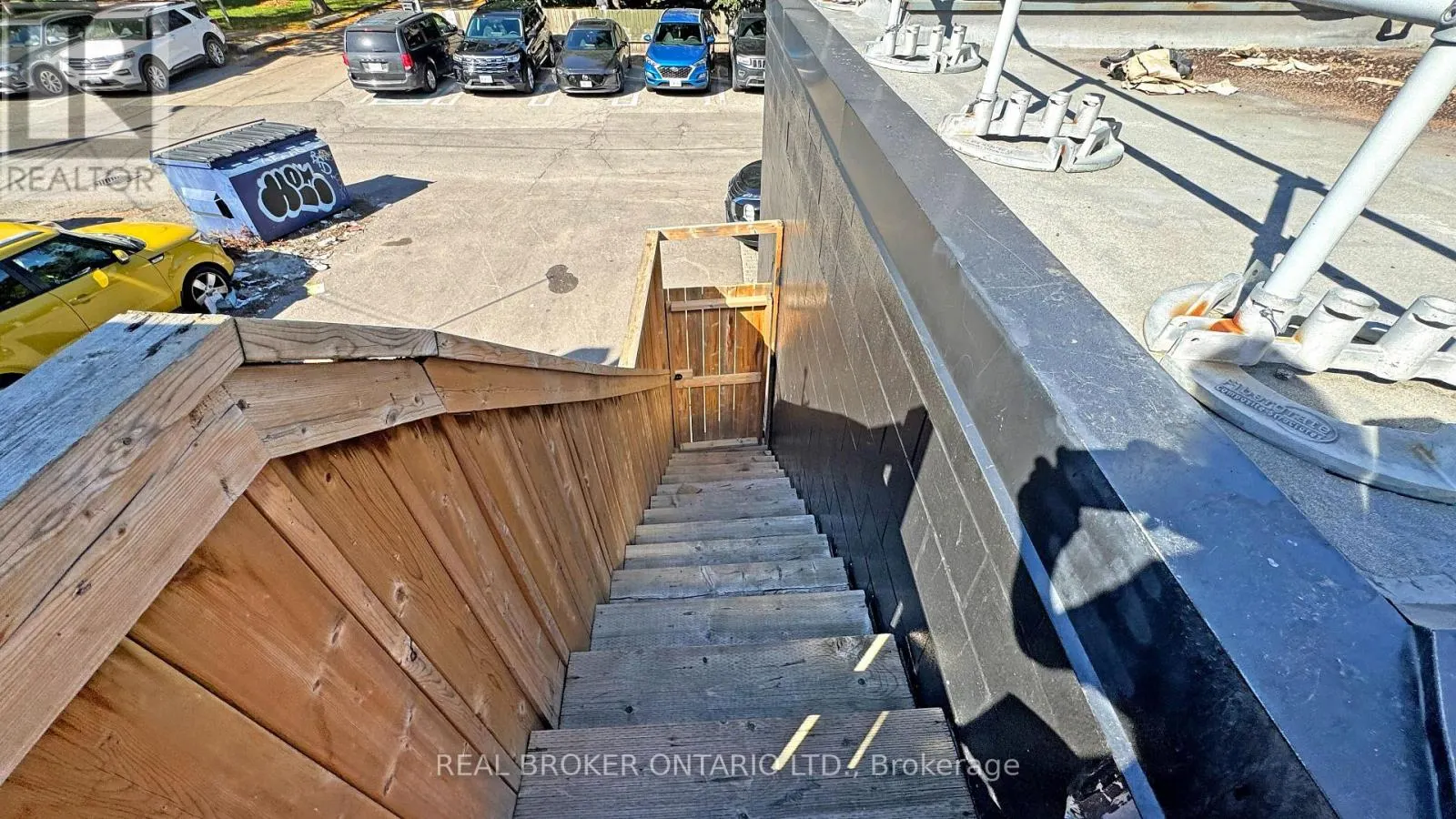 UPPER - 1016 BLOOR STREET W