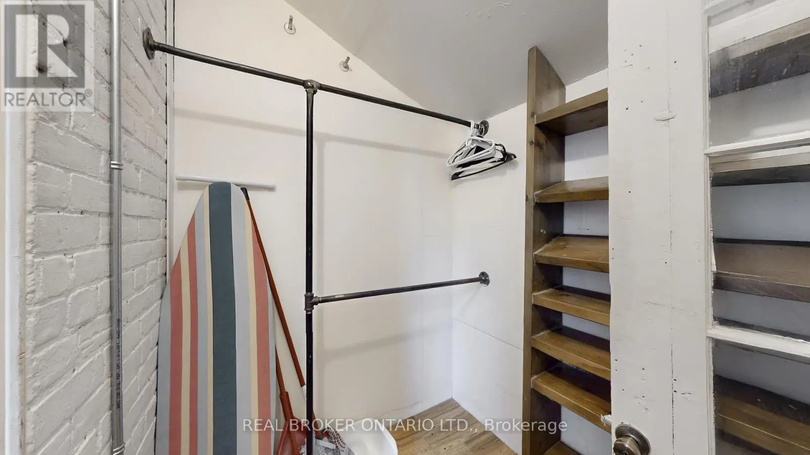 UPPER - 1016 BLOOR STREET W