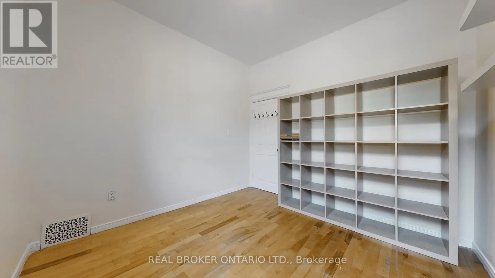 UPPER - 1016 BLOOR STREET W