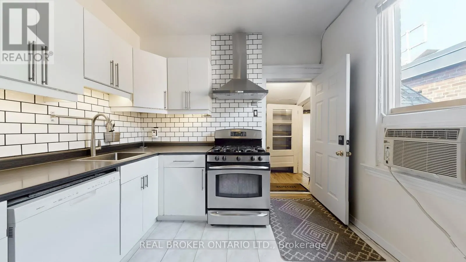 UPPER - 1016 BLOOR STREET W