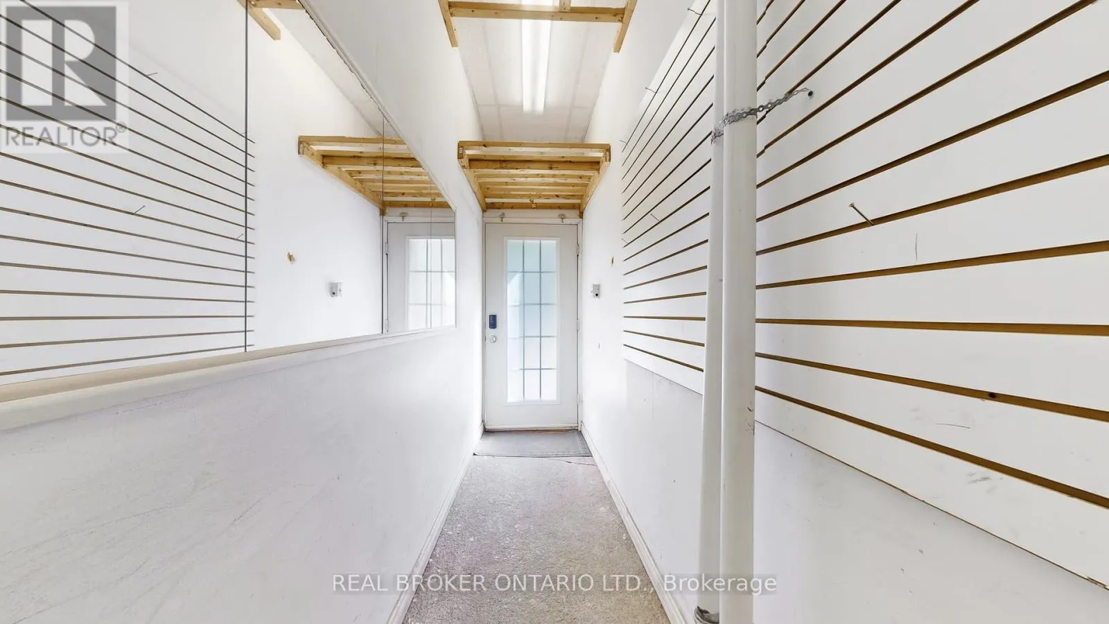 UPPER - 1016 BLOOR STREET W