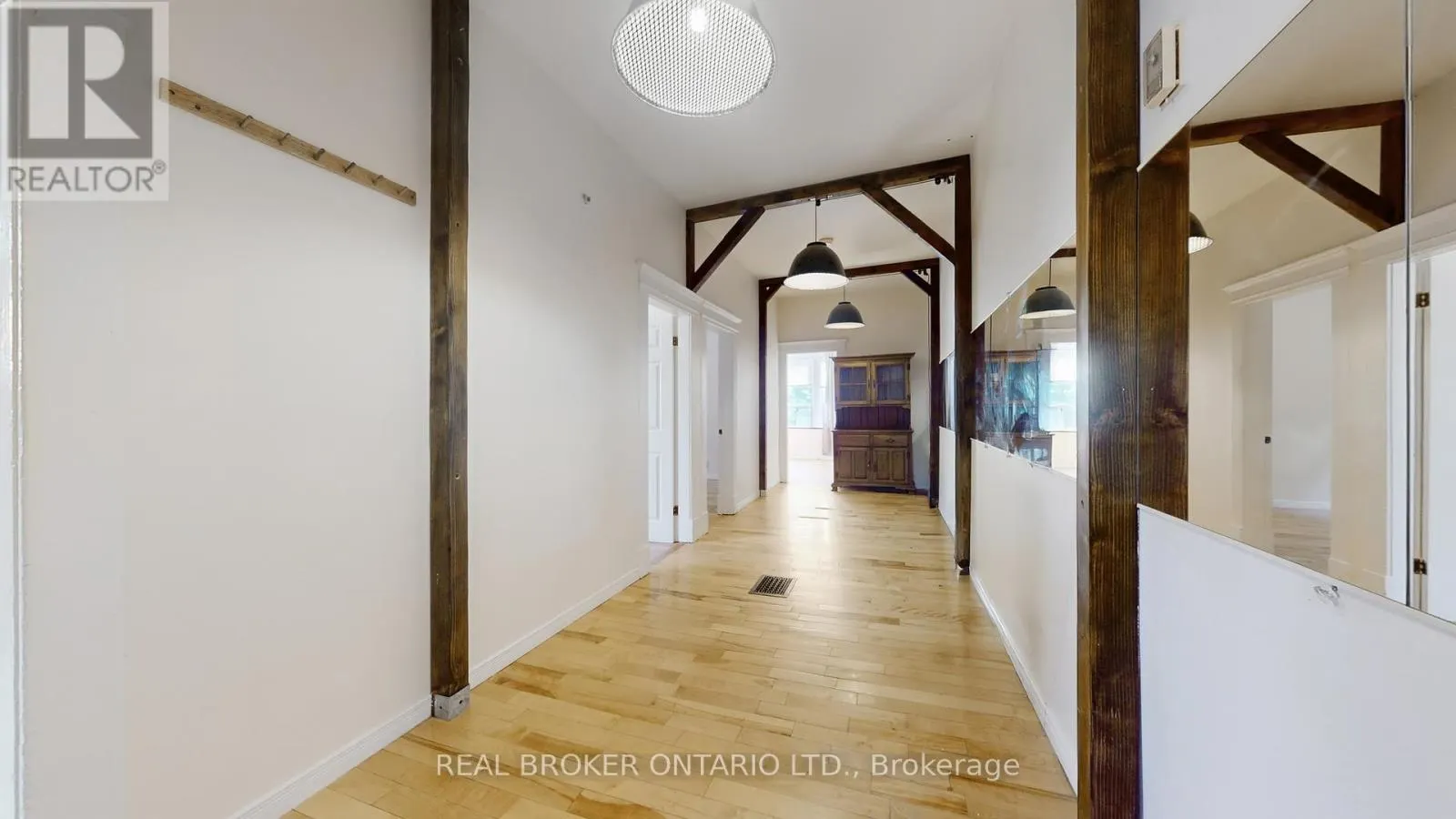 UPPER - 1016 BLOOR STREET W