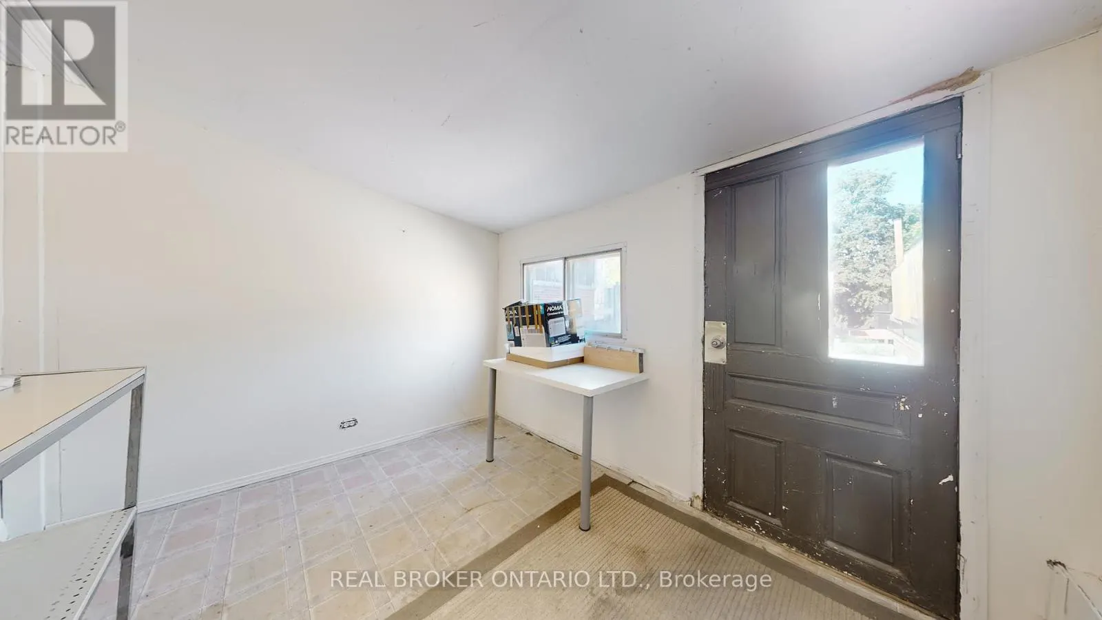 UPPER - 1016 BLOOR STREET W