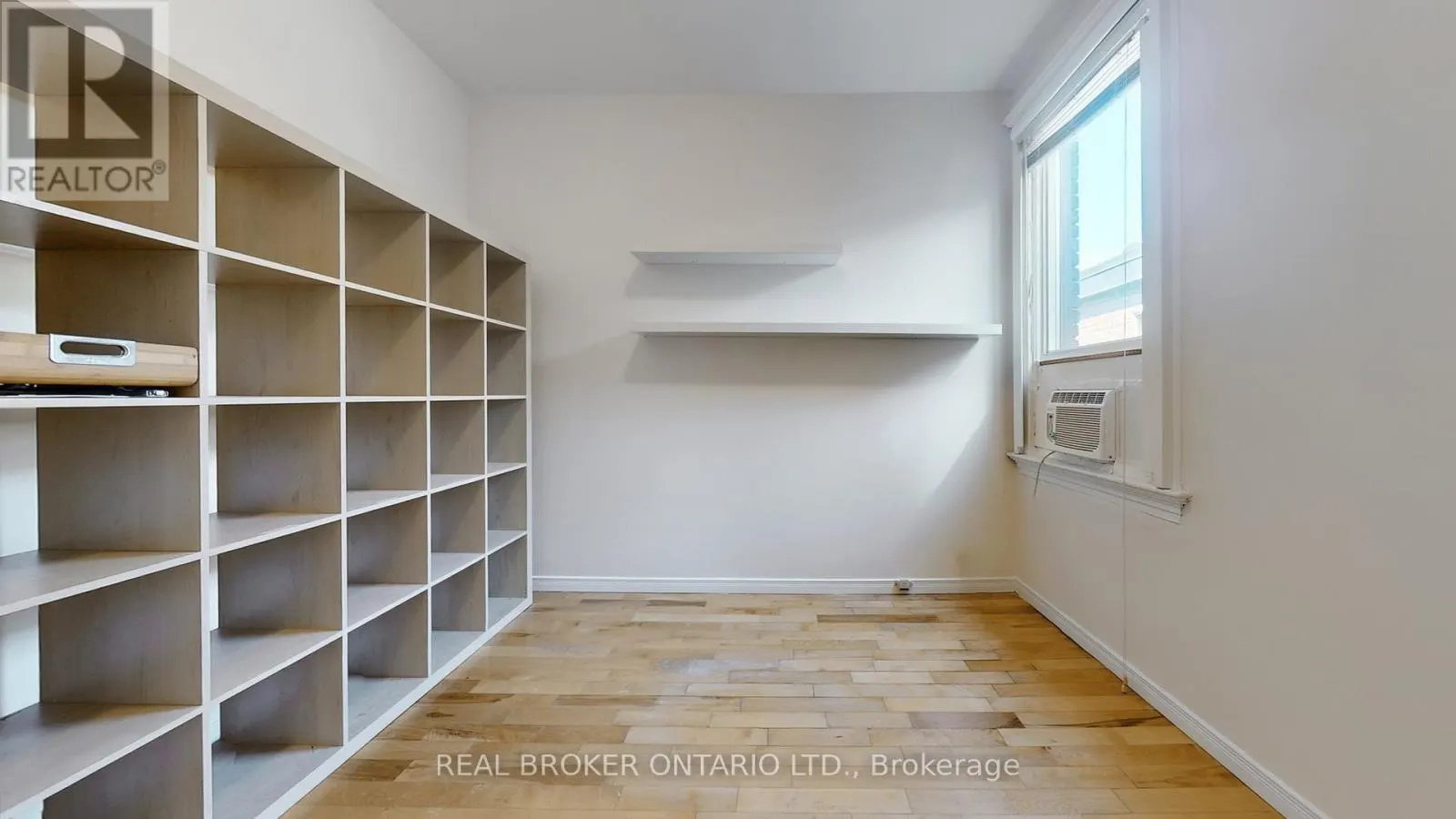 UPPER - 1016 BLOOR STREET W