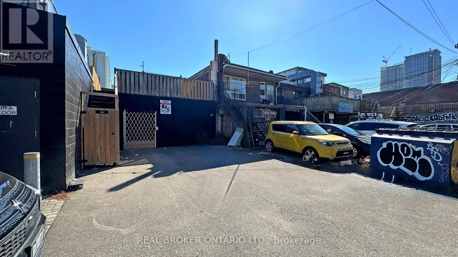 UPPER - 1016 BLOOR STREET W