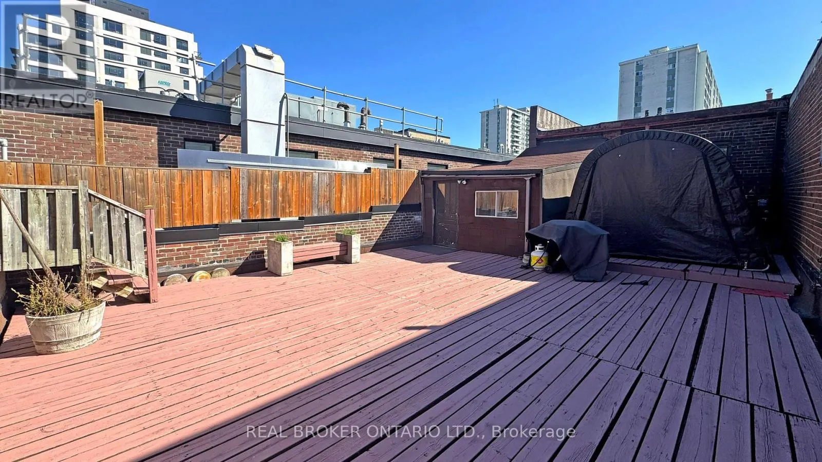 UPPER - 1016 BLOOR STREET W