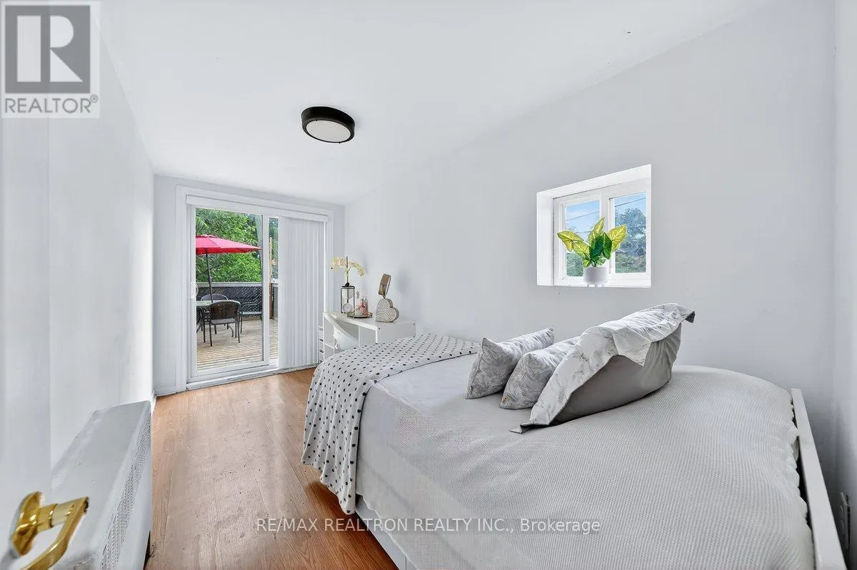 1640 QUEEN STREET W