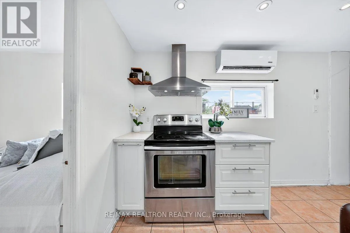 1640 QUEEN STREET W