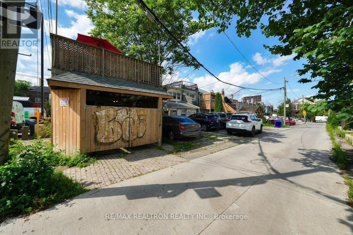 1640 QUEEN STREET W