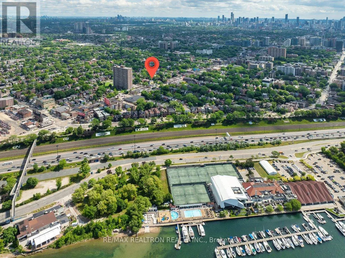 1640 QUEEN STREET W