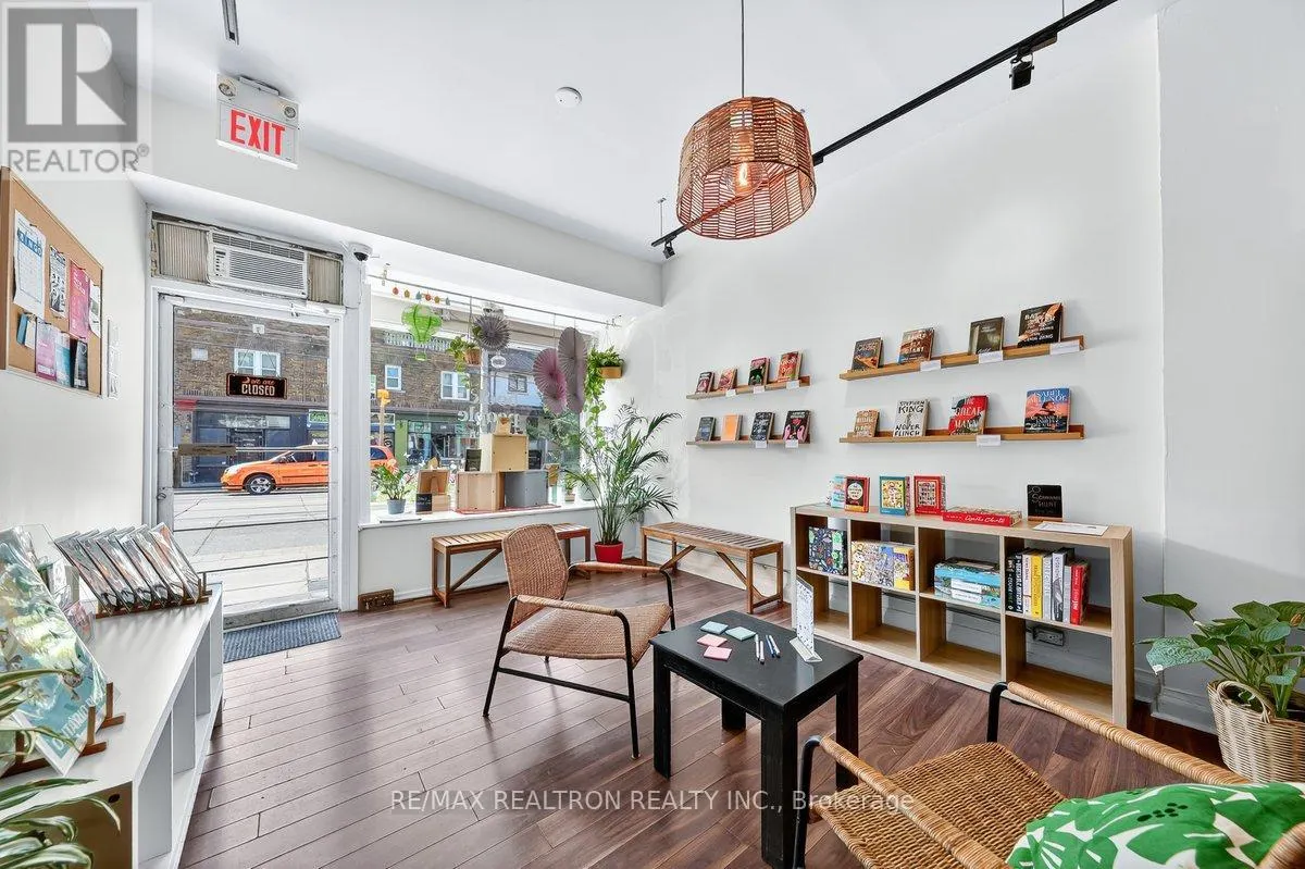 1640 QUEEN STREET W