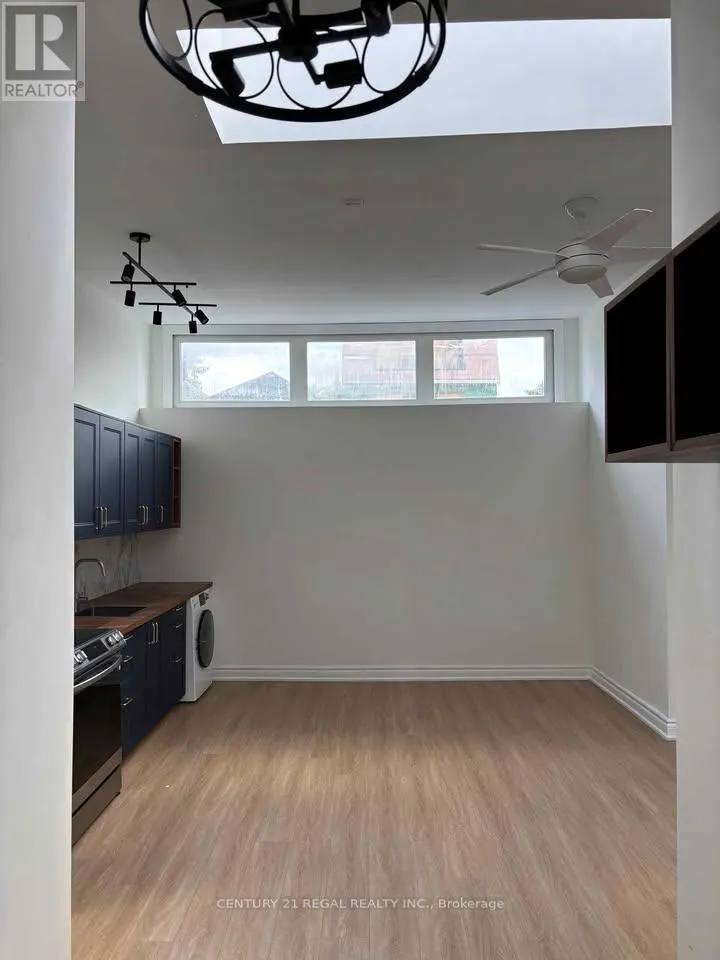 #5 - 187 FERN AVENUE