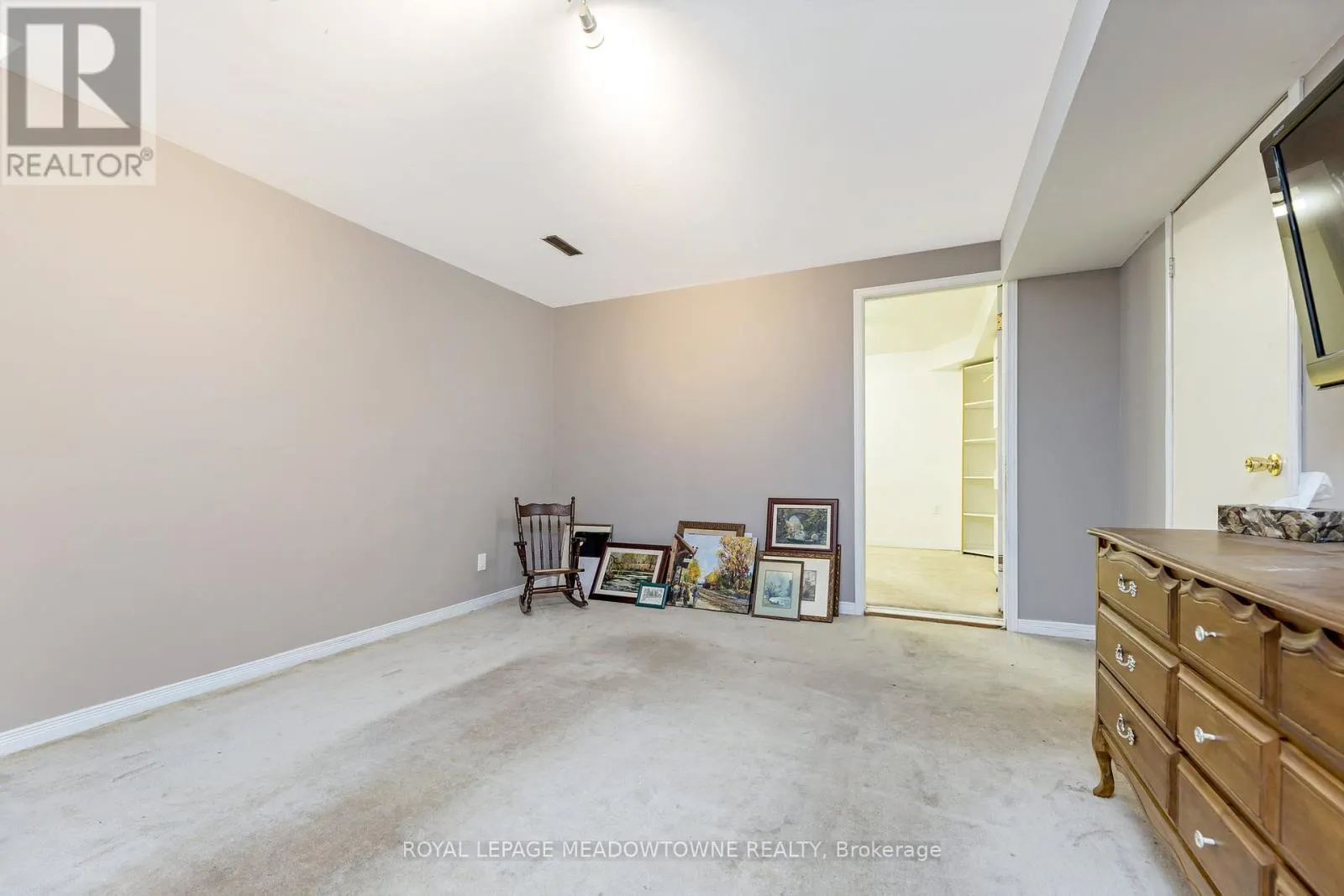 13 BLUERIDGE SQUARE