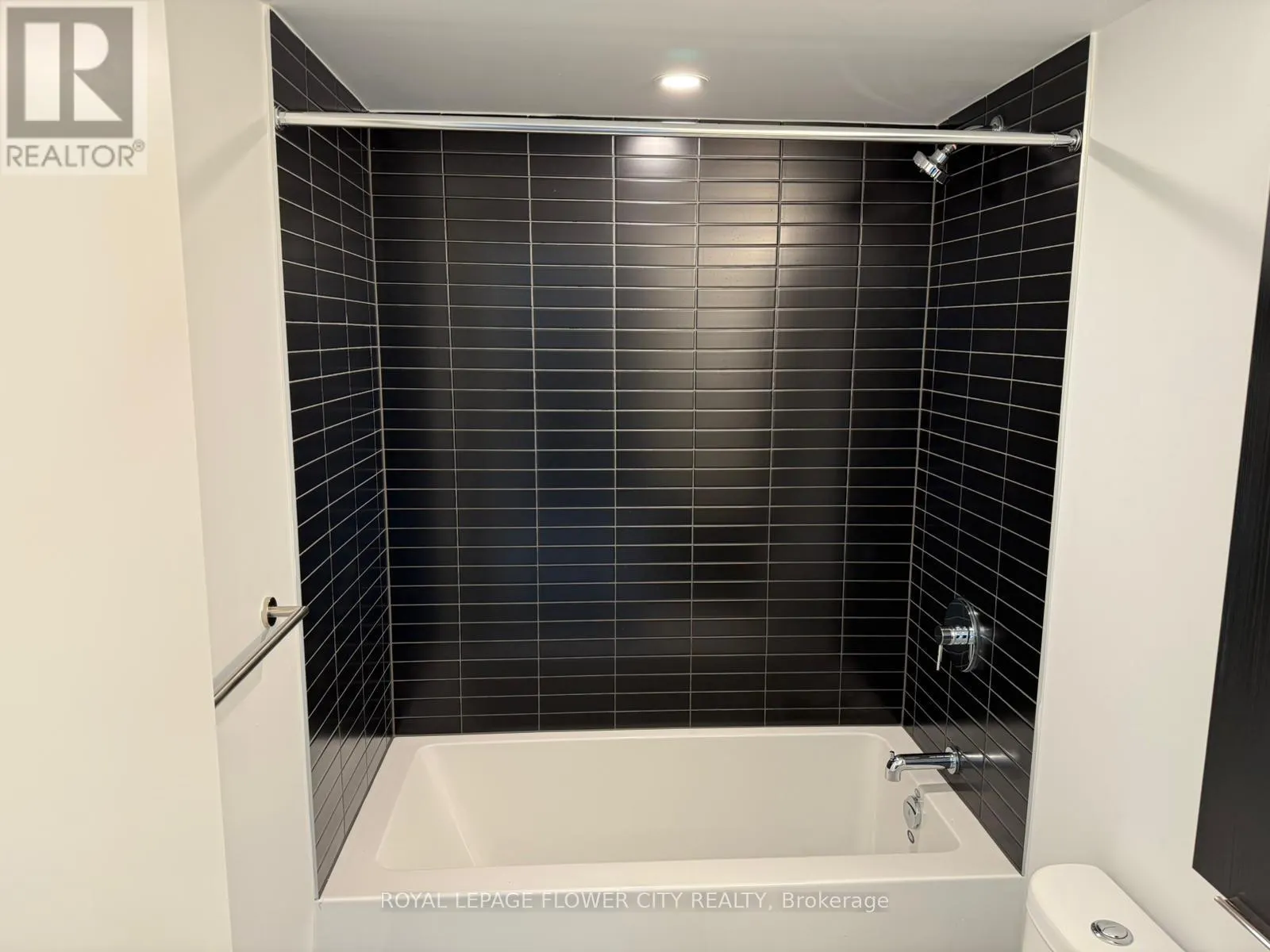 1412 - 3009 NOVER ROAD