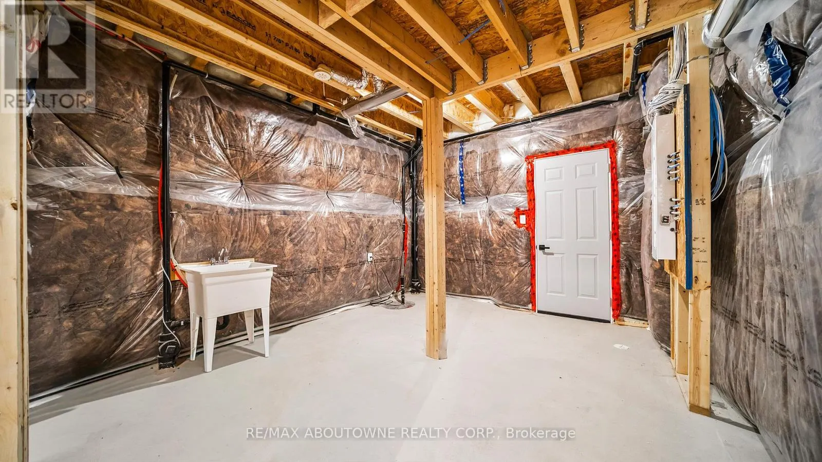 102 SETTLERS ROAD E