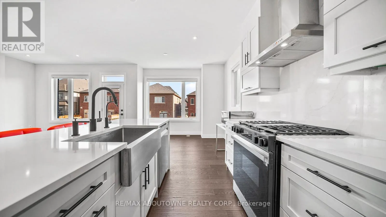 102 SETTLERS ROAD E
